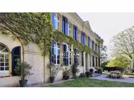 maison bourgeoise en semi plain-pied dans un parc arboré de 7.3