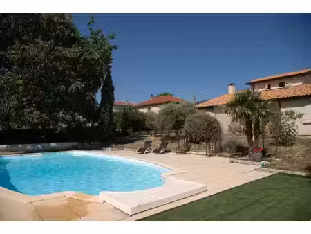 maclas - villa d’architecte - 164 m2 - piscine - 150 m2 de dépendances - terrain de 2 412.