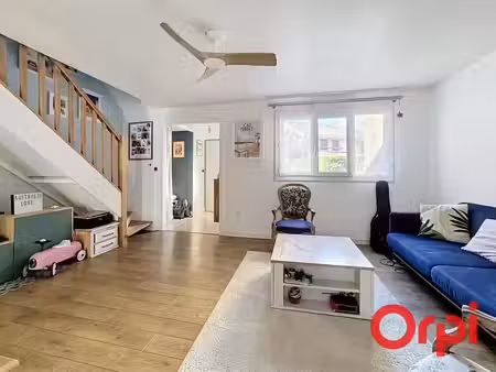 maison 109 m² utiles au calme — 3 ch  véranda  jardinet & garage à brignais centre