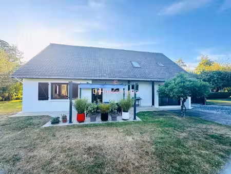 maison familiale en bord de rivière à vendre