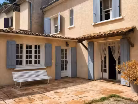 maison de village 5 pièces 135 m2   cour 50 m2 et parking