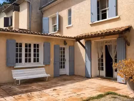 maison de village 5 pièces 135 m2   cour 50 m2 et parking