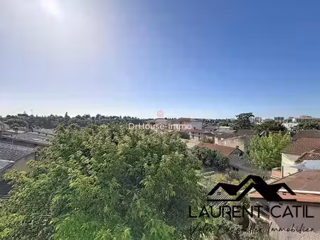 immeuble mixte - local commercial loué et appartement duplex avec jardin  libre de toute o