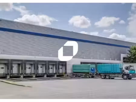 location entrepôt combs la ville 77380 22705m²