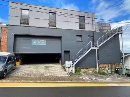 entrepôt de 400m2 à oupeye libre au 01/12