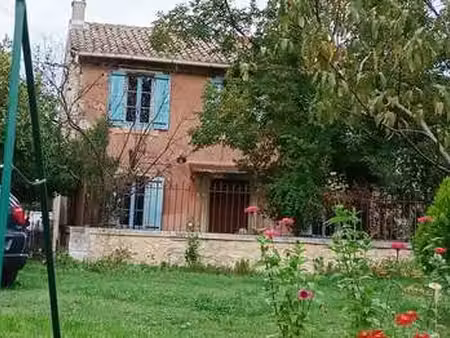location maison meublé à robion (84440) : à louer meublé / 100m² robion