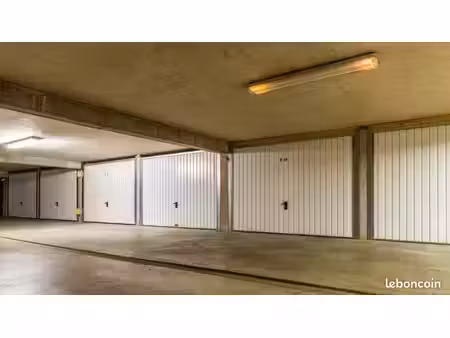 box dans garage sécurisé emplacement idéal
