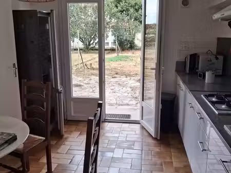 grand studio avec terrasse en rez de chaussée