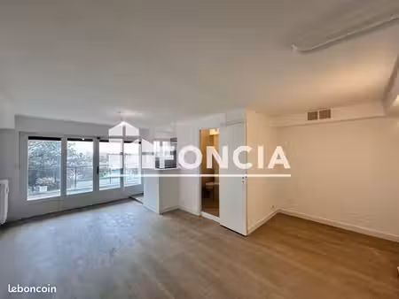 studio 1 pièce 33 m²