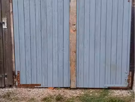 à louer garage ou box 18m2 . 50m3