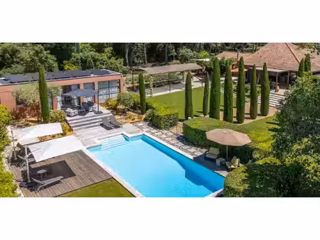 villa avec piscine et jardin pernes-les-fontaines (84)