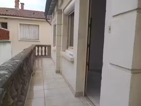 location appartement 3 pièces 43 m² à montpellier (34000)  669 €