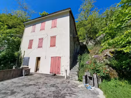 maison en pierre 168m2  11 pièces  terrasse et terrain à car