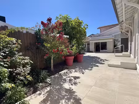 maison de luxe à vendre dans le quartier aiguillon