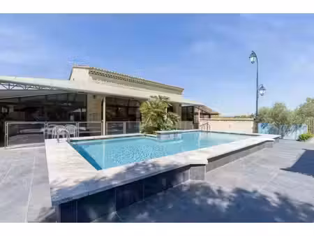 maison de luxe à vendre dans le quartier exterieurs-baisses-sibourg