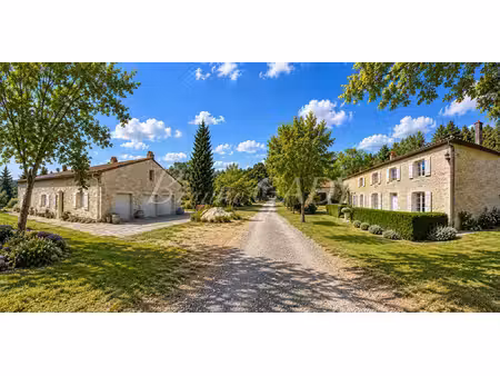 ensemble immobilier de deux grandes maisons en pierre et atelier grange  sur thenac avec 8