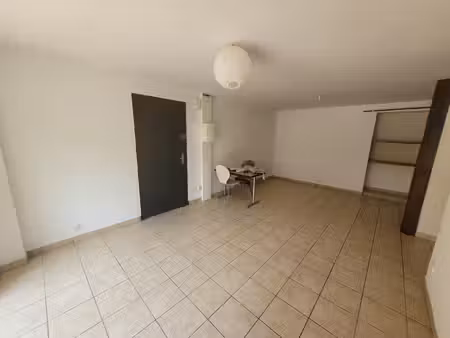 auch t2 rez de chaussé 42m2
