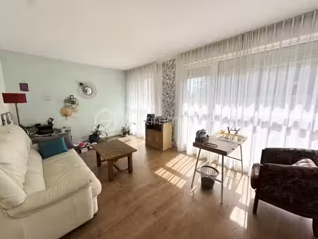 coup de cœur assuré – f2 52 14 m² – balcon vue parc du chateau – parking & cave