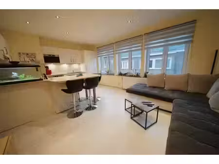 très bel appartement en plein centre ville 1ch + 1 bureau