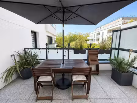 appartement dans une résidence récente de standing avec une grande terrasse – noisy-le-roi