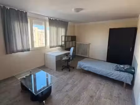 chambre meublée