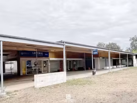 cestas - local à louer avec cour privative
