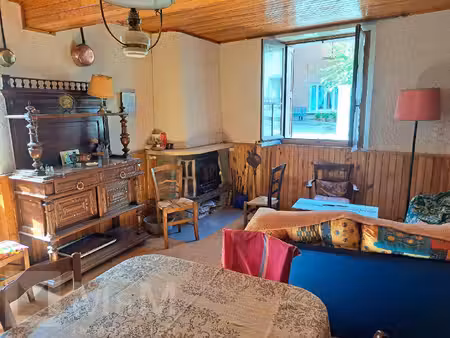 maison avec un gîte  une grange' et parcelles de terre /jard