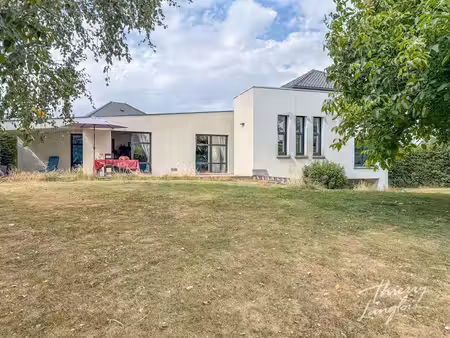 maison d'architecte sur 1600m2 élégance et sérénité aux po