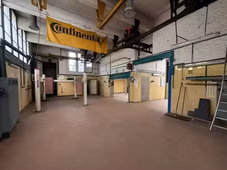 spacieux entrepôt aux multiples possibilités