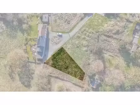 terrain à bâtir de 6a 73ca dans un environnement calme