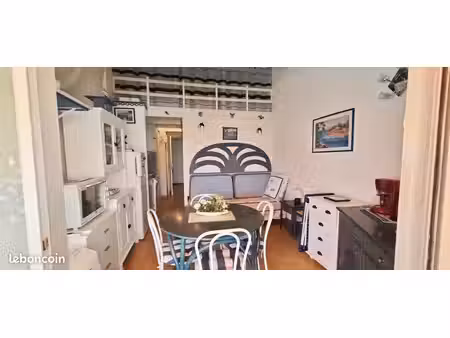 cap d'agde : studio cabine 5 couchages. piscine. 1er ligne mer