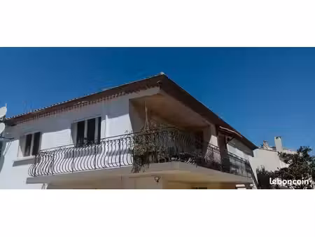 location appartement situé centre st mitre les remparts