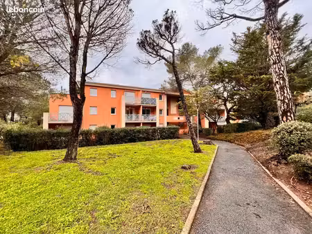 a saisir - appartement 2 pieces meuble 27m2 - 620/mois cc - place de parking