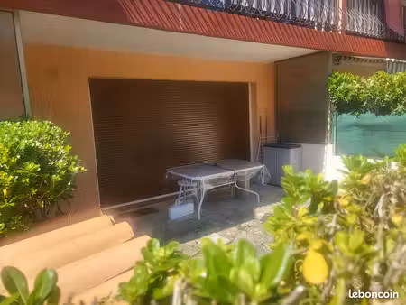 location meublé studio terrasse piscine