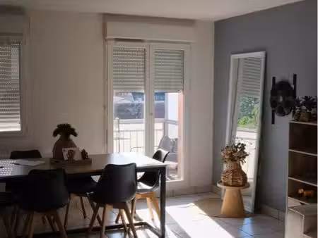 appartement non meublé de 3 pièces – 2 chambres – balcon – parking – résidence sécurisée