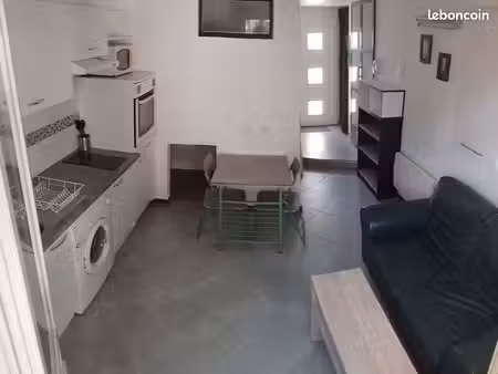 1 pièce  meublée 22 m2 avec jardinet terrasse de 15 m2