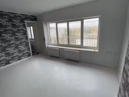 appartement t2 avec une pièce de stockage