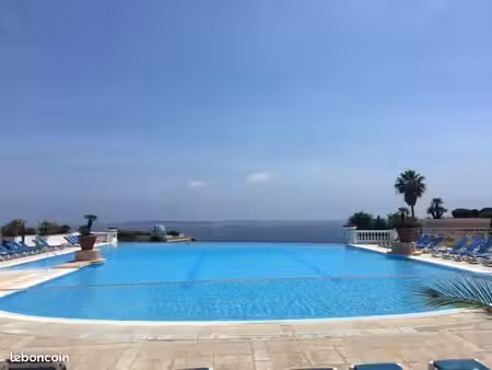 cannes t2 piscine/clim/parking