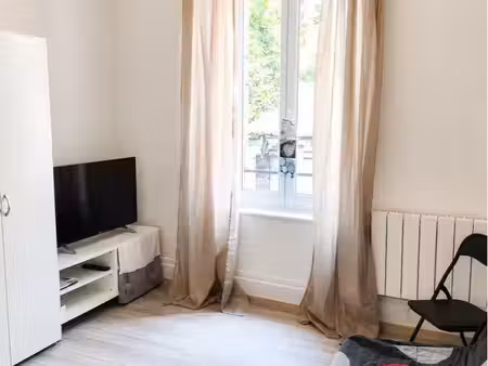 loue studio eau compris dans le loyer proche lycée pierre mendes et à 5 minutes de vittel