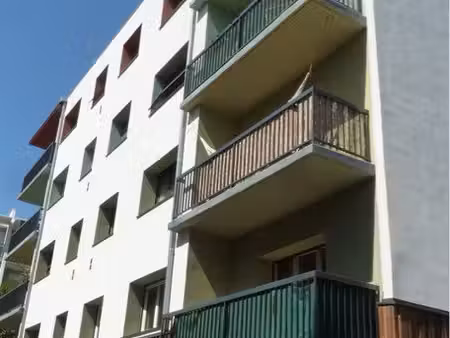 f3 de 69m2  traversant  parking privatif  cave  2ieme étage sans ascenseur 