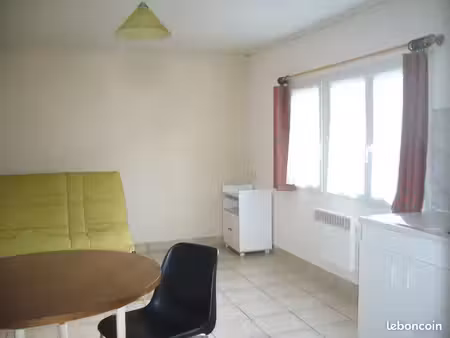 location studio meublé