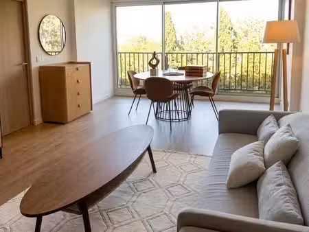 appartement 2 chambres meublé à louer hors saison – plein centre saint-tropez
