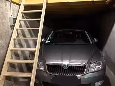 box fermé + mezzannine 10m2