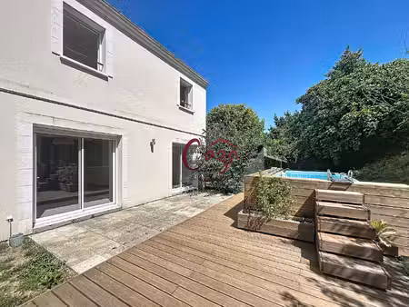 maison latresne
