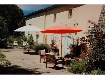 maison de caractère en pierre de 300m2   9 pièces - 4/5 chambres  dépendance de 100m2   su