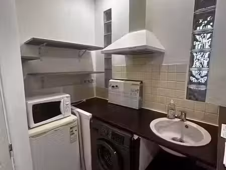 location appartement 2 pièces 30 m² à aix-en-provence (13090)  730 €