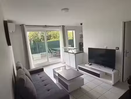 location appartement 2 pièces 40 m² à vitrolles (13127)  886 €