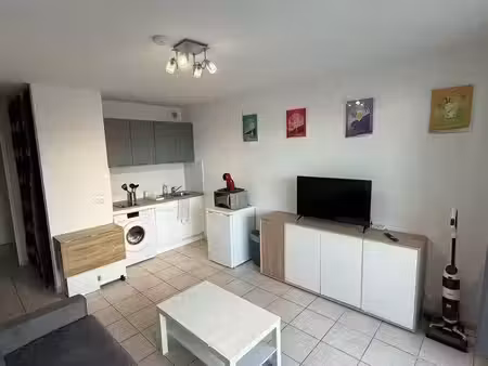 location meublée appartement 1 pièce 24 m² à nice (06000)  790 €