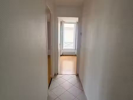 f2 de 40 08 m² au 2ᵉ étage – gagny  proche rer et commodités