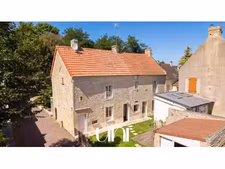 maison 4 pièces de 115 m2 en pierre - douvres-la-délivrande